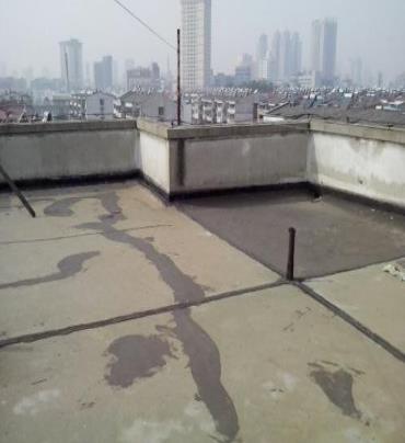 南华漏水维修 楼顶漏水是什么原因，楼顶漏水维修方法是什么?